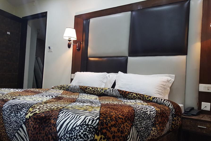 Hotel Kayanat Далхаузи Экстерьер фото